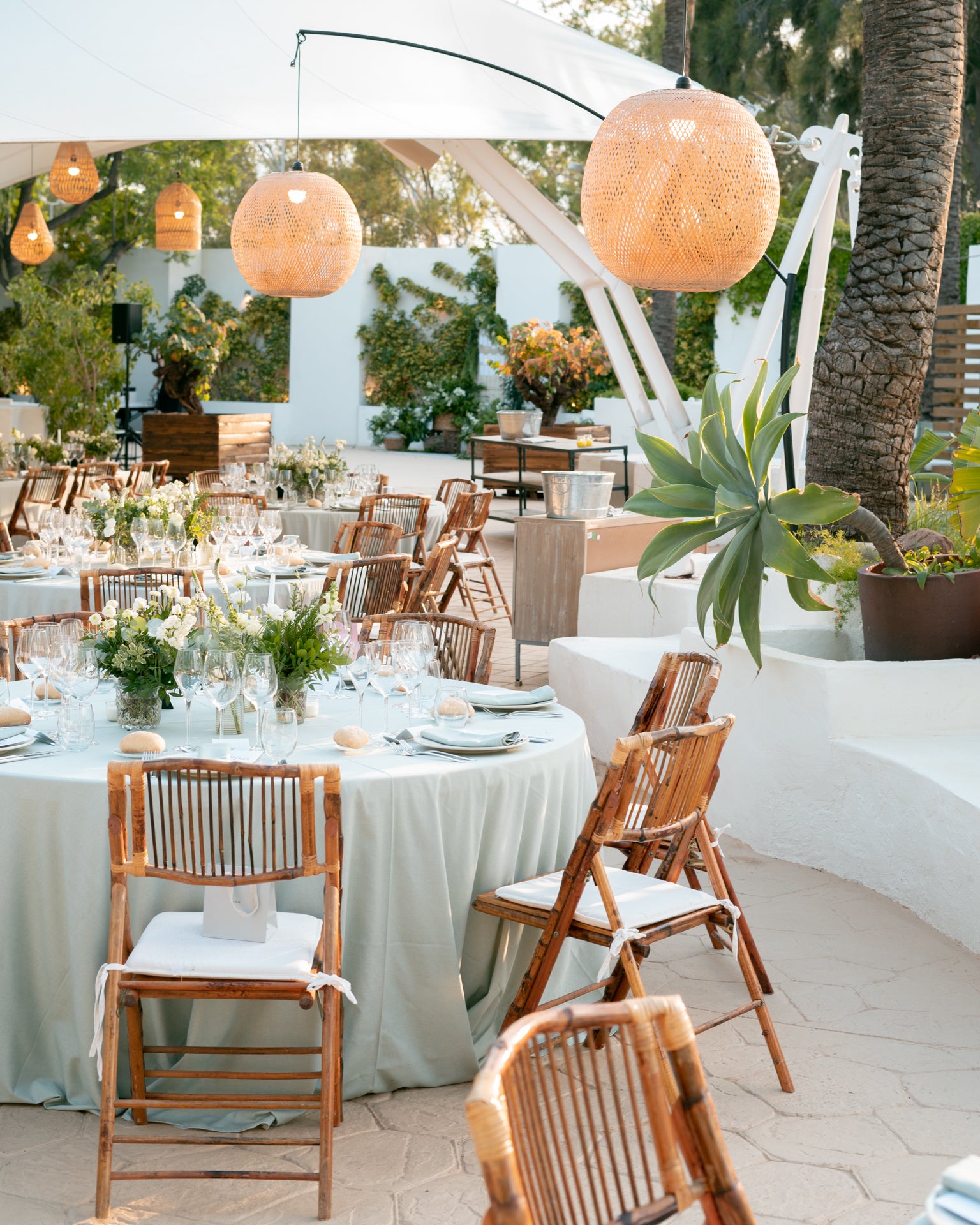 INSPIRATE CON LA DECORACIÓN MÁS ROMÁNTICA Y CON SABOR MEDITERRÁNEO DE LA BODA DE SARAI & PABLO